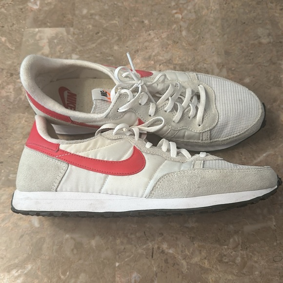 Nike - Picture 2 of 7